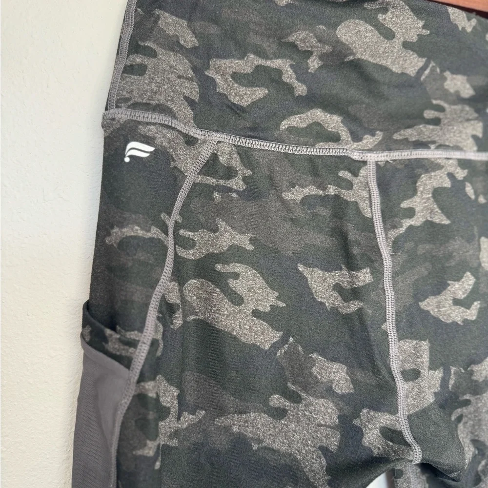 Fabletics Black Camouflage Leggings With Mesh Detail + Pockets: Size XS